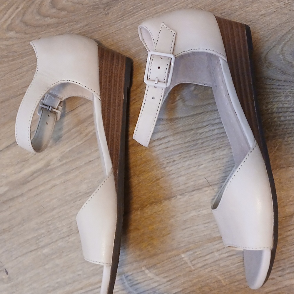 5 NWOT Clark's wedge sandals